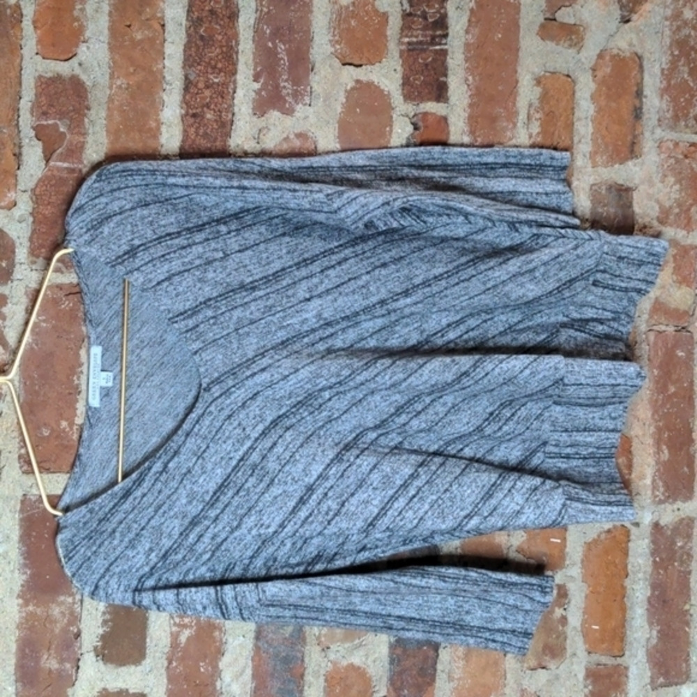 Green Envelope Large Black & Gray Cozy V-Neck‎ Sweater